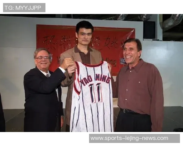 姚明在休斯顿火箭的辉煌岁月与篮球传奇之路回顾