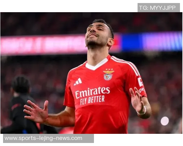 本菲卡与波尔图激战成平乌龙球引发争议判罚引爆全场气氛