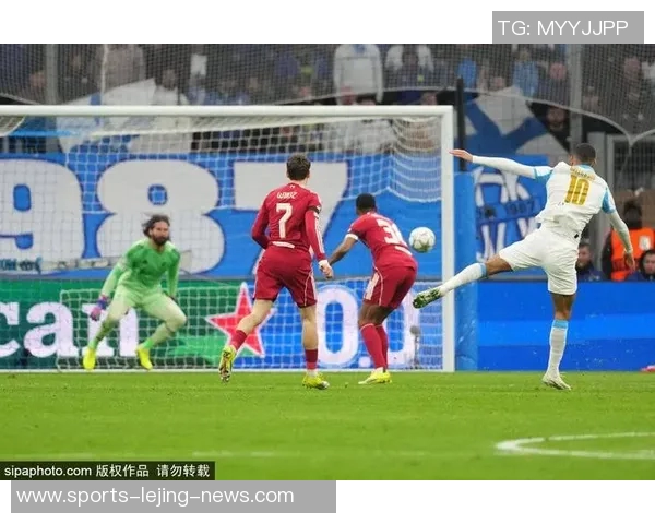 莱比锡与利物浦友谊赛激战四三红牌事件引发全场热议与激情 莱比锡与利物浦友谊赛激战四三红牌事件引发全场热议与激情