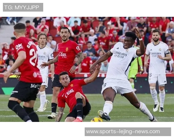 西甲赛场惊现冷门多特蒙德与曼联战成平局引发热议