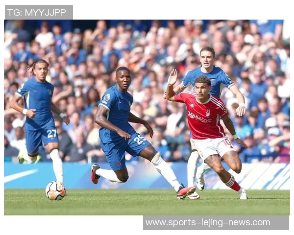 欧联杯焦点战拜仁与利物浦战平乌龙球瞬间引发全场热议